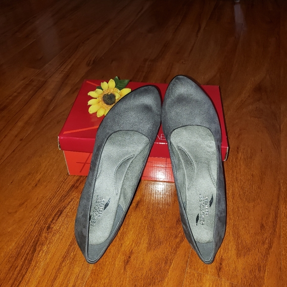 Ladies Grey Aerosoles Career Memory Foam Pumps - Picture 8 of 12